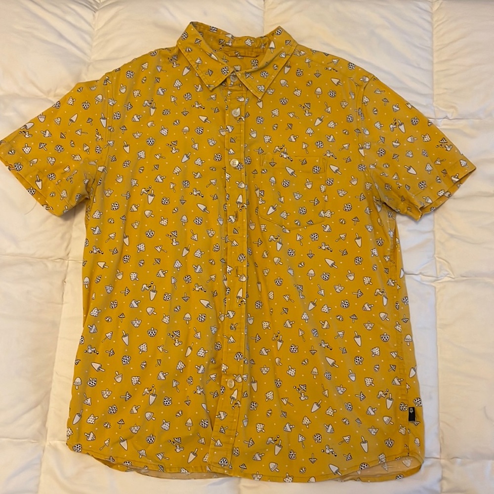 Fun!! Vintage Betabrand Hawaiian shirt. Mushrooms!